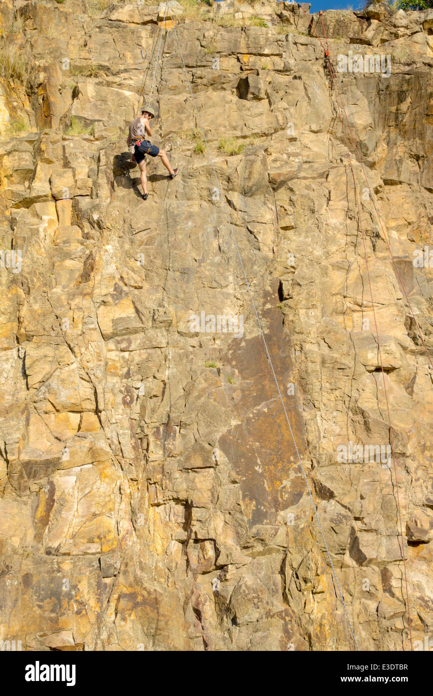 Brisbane Australia, Kangaroo Point Cliffs, Count White Park, uomo maschile, arrampicata su roccia, linea, corda, AU140315100 Foto Stock