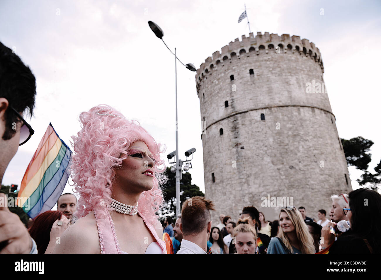 Salonicco, Grecia. Il 21 giugno, 2014. La comunità gay di Salonicco ha organizzato per il terzo anno consecutivo il Consiglio di Salonicco Gay Pride 2014. Centinaia di omosessuali ha sfilato nel centro di Thessaloniki © Giannis Papanikos/NurPhoto/ZUMAPRESS.com/Alamy Live News Foto Stock