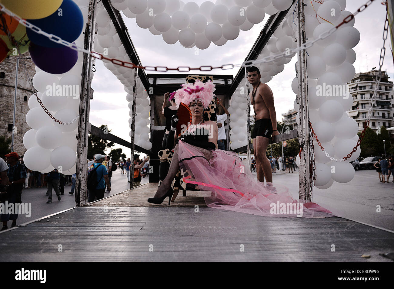 Salonicco, Grecia. Il 21 giugno, 2014. La comunità gay di Salonicco ha organizzato per il terzo anno consecutivo il Consiglio di Salonicco Gay Pride 2014. Centinaia di omosessuali ha sfilato nel centro di Thessaloniki © Giannis Papanikos/NurPhoto/ZUMAPRESS.com/Alamy Live News Foto Stock