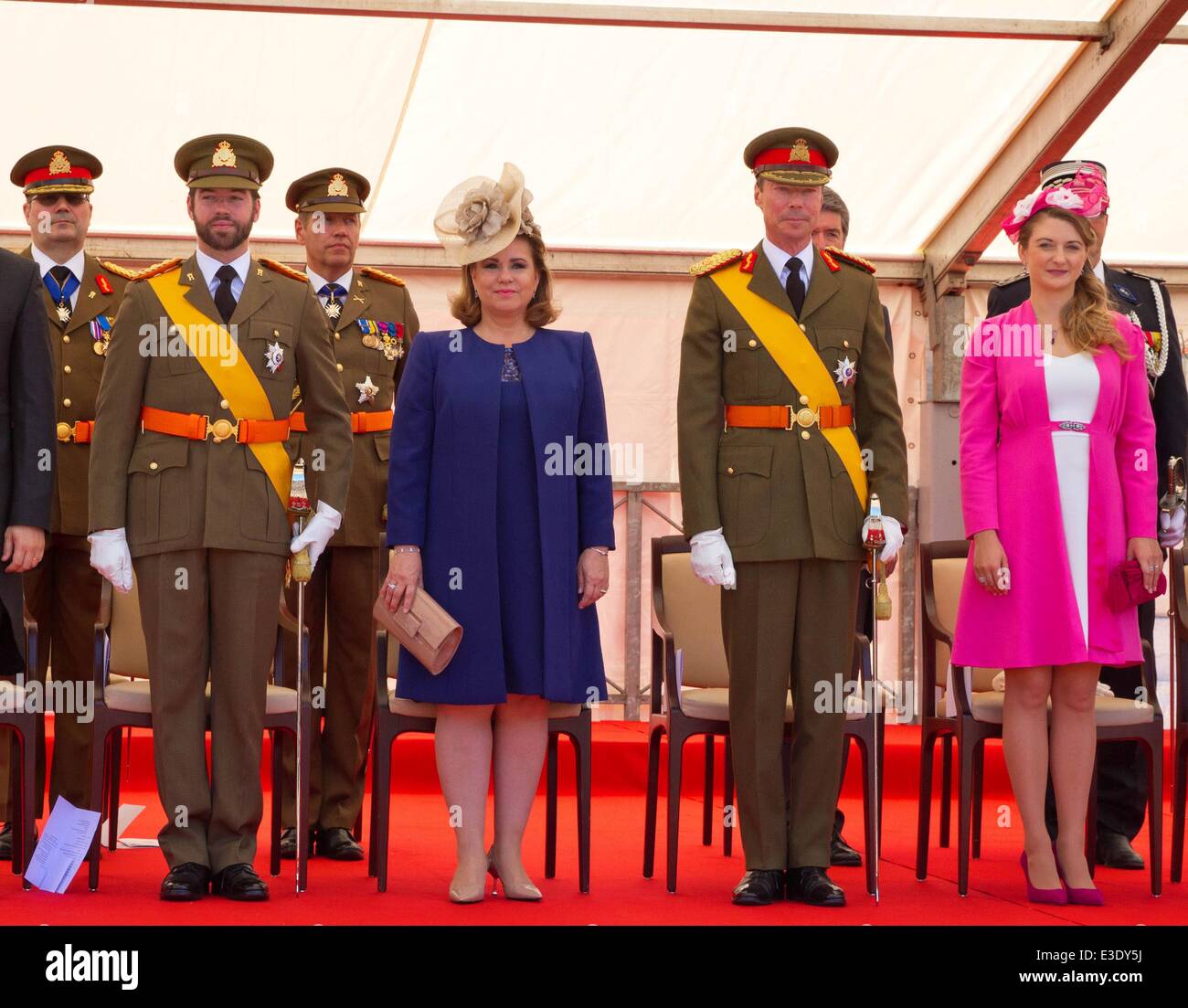 Il Granduca Henri e la Granduchessa Maria-Teresa e Granduca ereditario Guillaume ereditaria e la Granduchessa Stephanie al contaminano sulla Giornata nazionale del Lussemburgo in Lussemburgo, 23 giugno 2014. Cerimonia nel Grand Theatre, contaminano presso la Avenue de la Liberté e successivamente Te Deum nella cattedrale foto: Albert Ph. van der Werf/EPR// - Nessun servizio di filo- Foto Stock