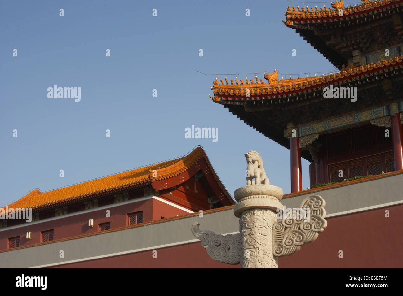 Porta della Pace Celeste, ornamentali in marmo (oblisk wangjunchu), Pechino Cina. Foto Stock