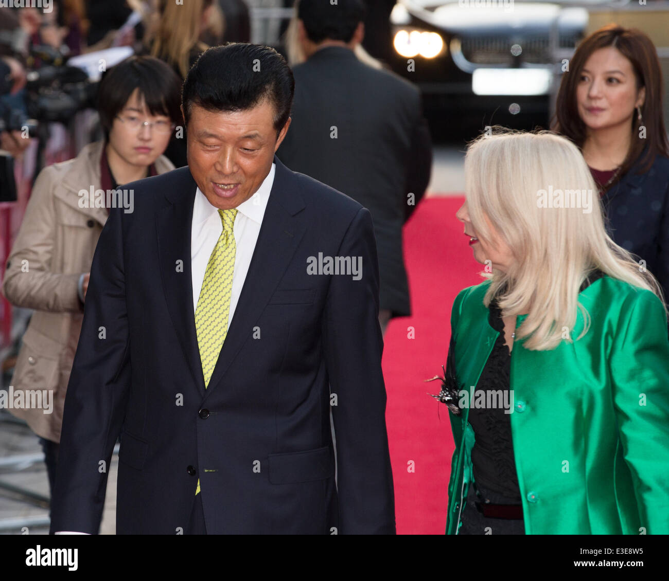 Liu Xiaoming e Amanda Nevill frequentare il BFI London Film Festival Screening di 'So giovani' all'Odeon Leicester Square offre: Liu Xiaoming,Amanda Nevill dove: Londra, Regno Unito quando: 15 Ott 2013 Foto Stock