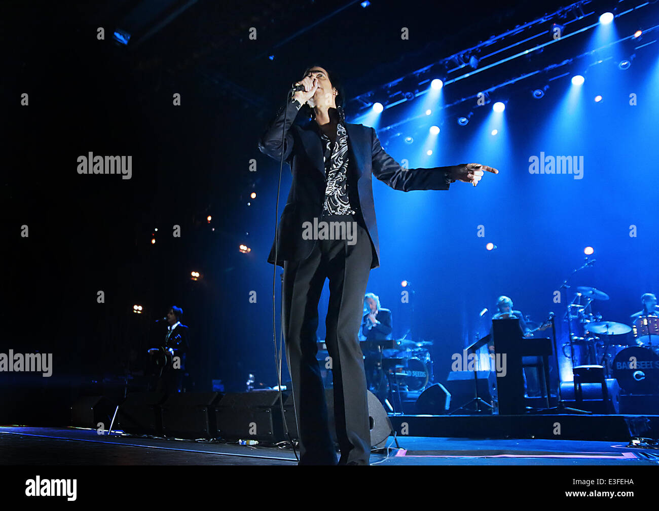 Nick Cave e i Bad Seeds eseguendo in concerto a Manchester O2 Apollo con: Nick Cave dove: Manchester, Regno Unito quando: 30 Ott 2013 Foto Stock