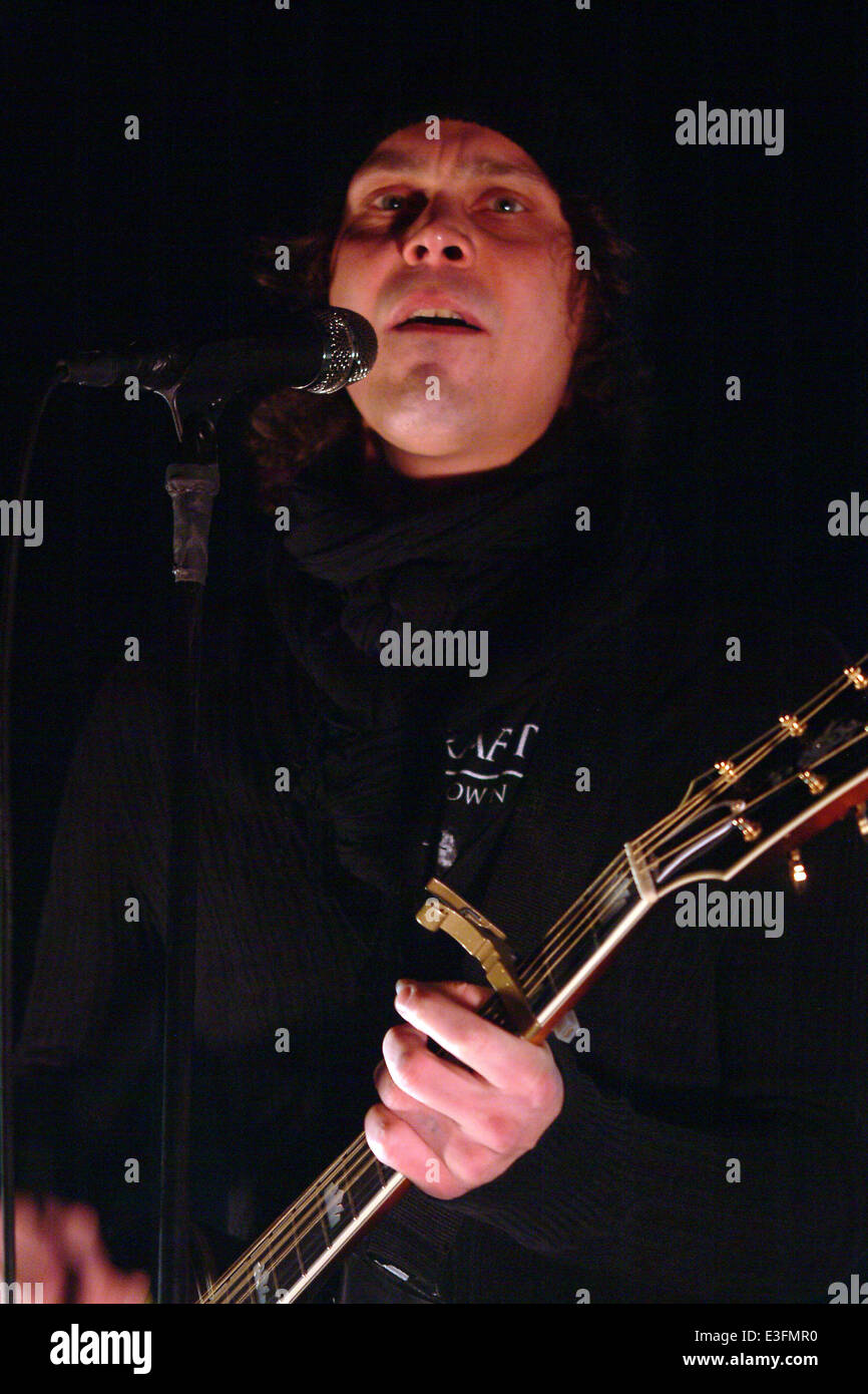Ville Valo di rock band finlandese lui performing live con: Ville Valo dove: Londra, Regno Unito quando: 31 Ott 2013 Foto Stock