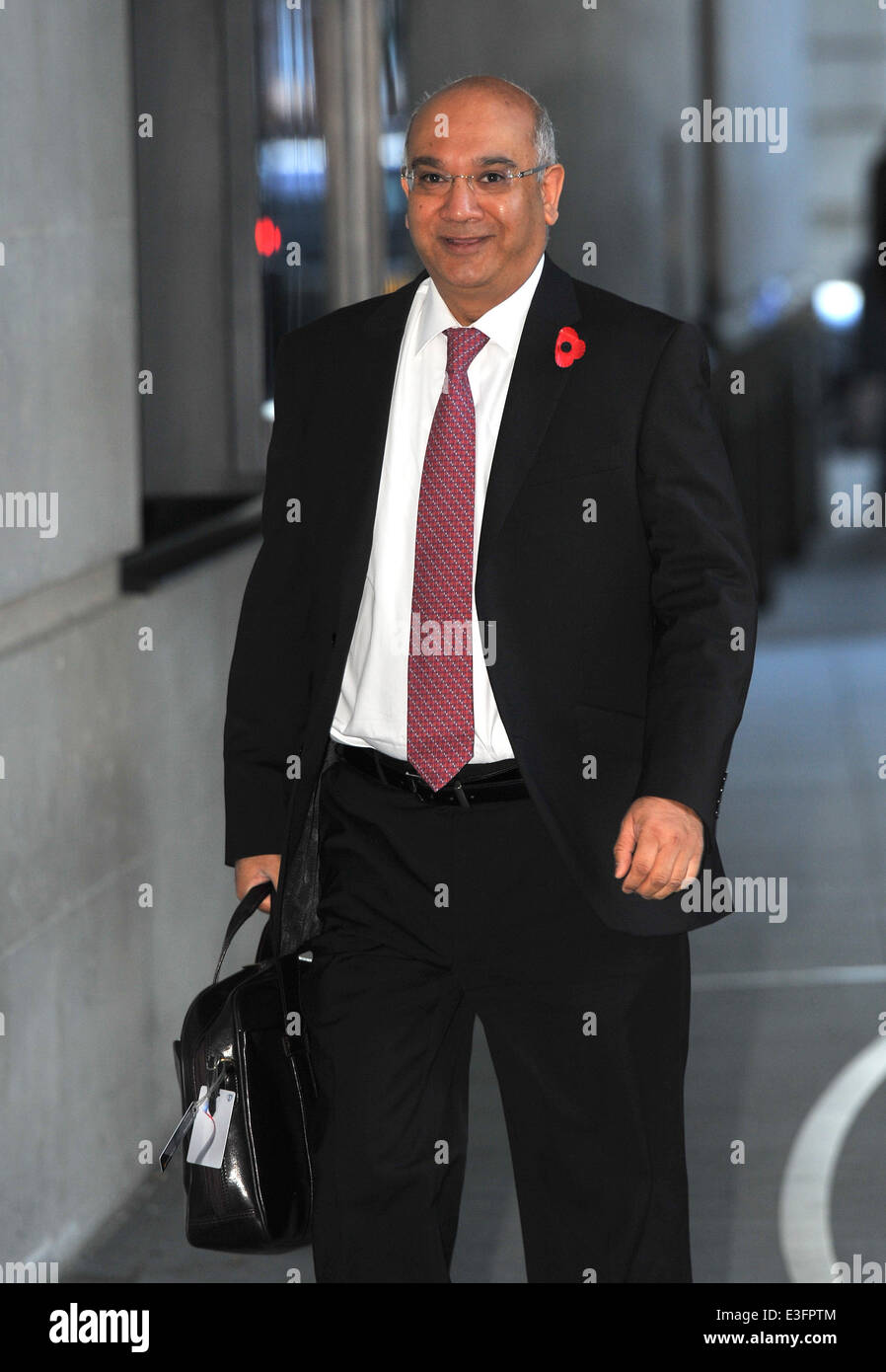 Gli arrivi di Andrew Marr Show e la mattina notizie servizio tenuto presso il Centro Televisivo della BBC. Dotato di: Keith Vaz dove: Londra, Regno Unito quando: 03 Nov 2013 Foto Stock