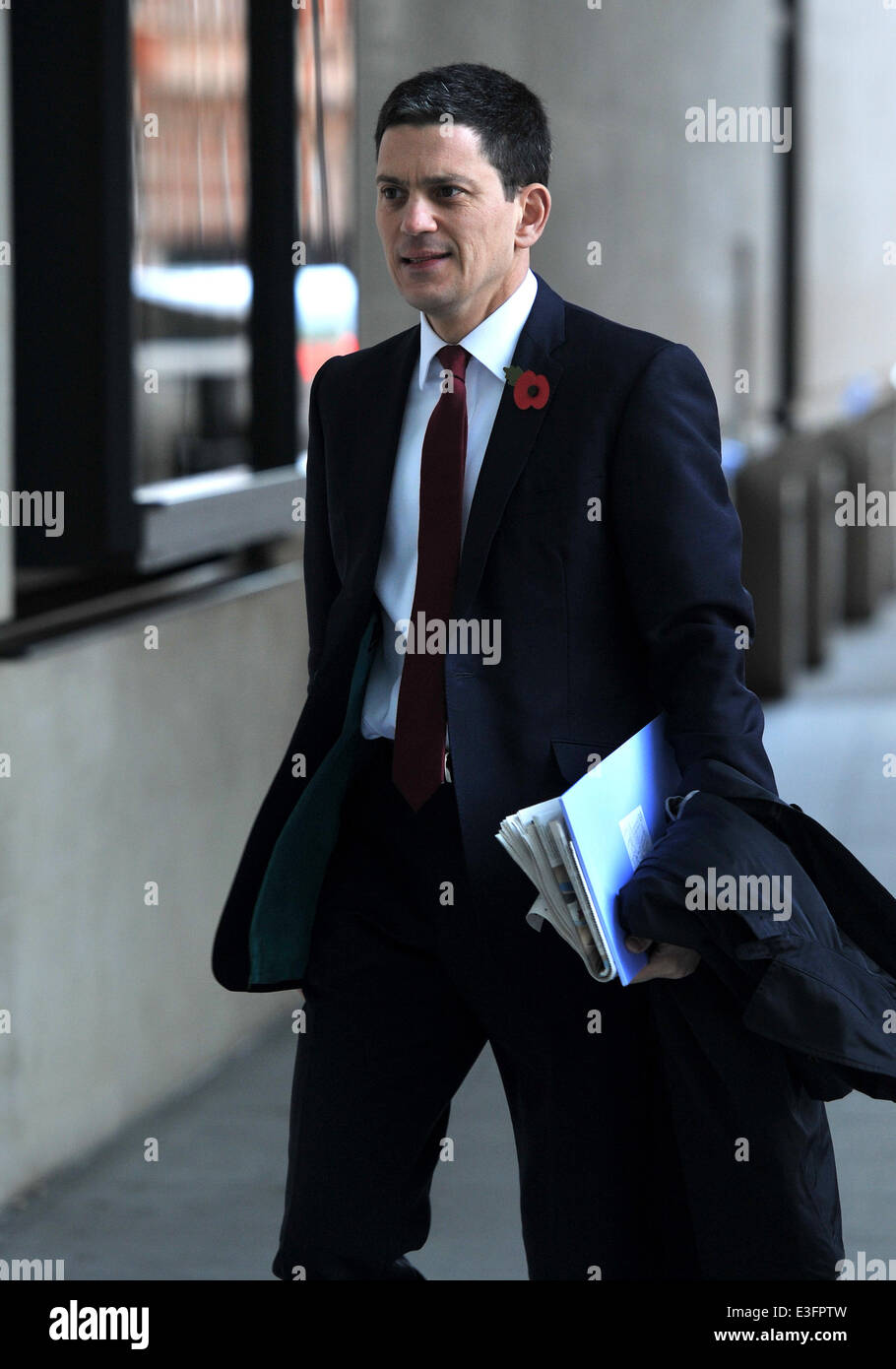 Gli arrivi di Andrew Marr Show e la mattina notizie servizio tenuto presso il Centro Televisivo della BBC. Dotato di: David Miliband dove: Londra, Regno Unito quando: 03 Nov 2013 Foto Stock