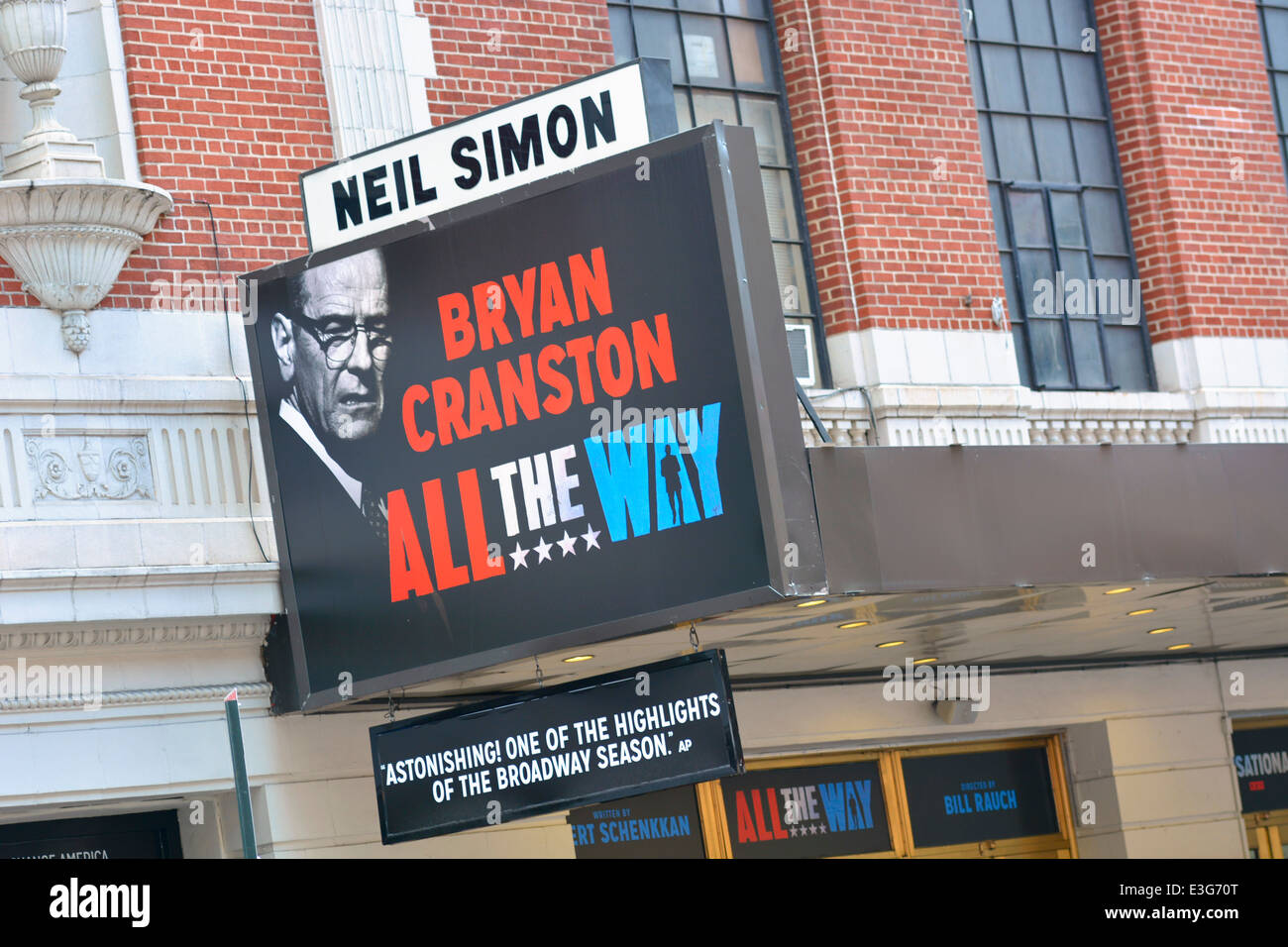 Bryan Cranston, tutto il modo segno, sopra l'entrata di Neil Simon Teatro, Broadway, New York Foto Stock