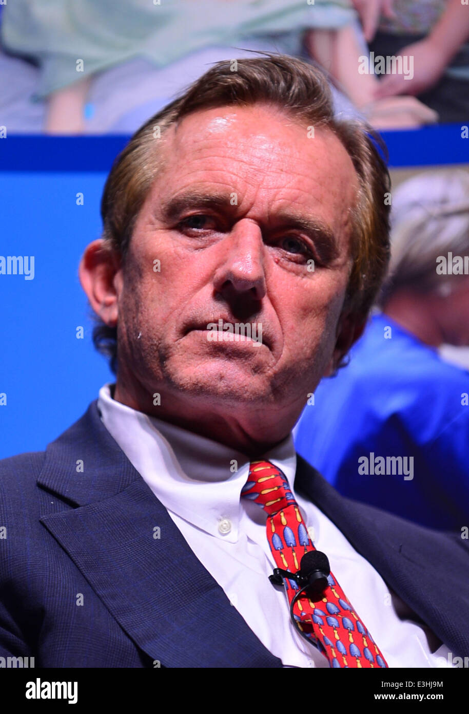 Robert F. Kennedy, Jr. parla di Broward Campus College-South circa la sua devozione per la tutela dell' ambiente e il suo ruolo come Vice Presidente e Chief perseguire Attorney per Riverkeeper, un ambiente non-profit organizzazione di appartenenza. Dotato di: accappatoio Foto Stock