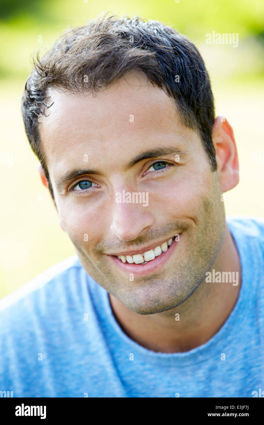 Outdoor Ritratto di uomo In campagna Foto Stock