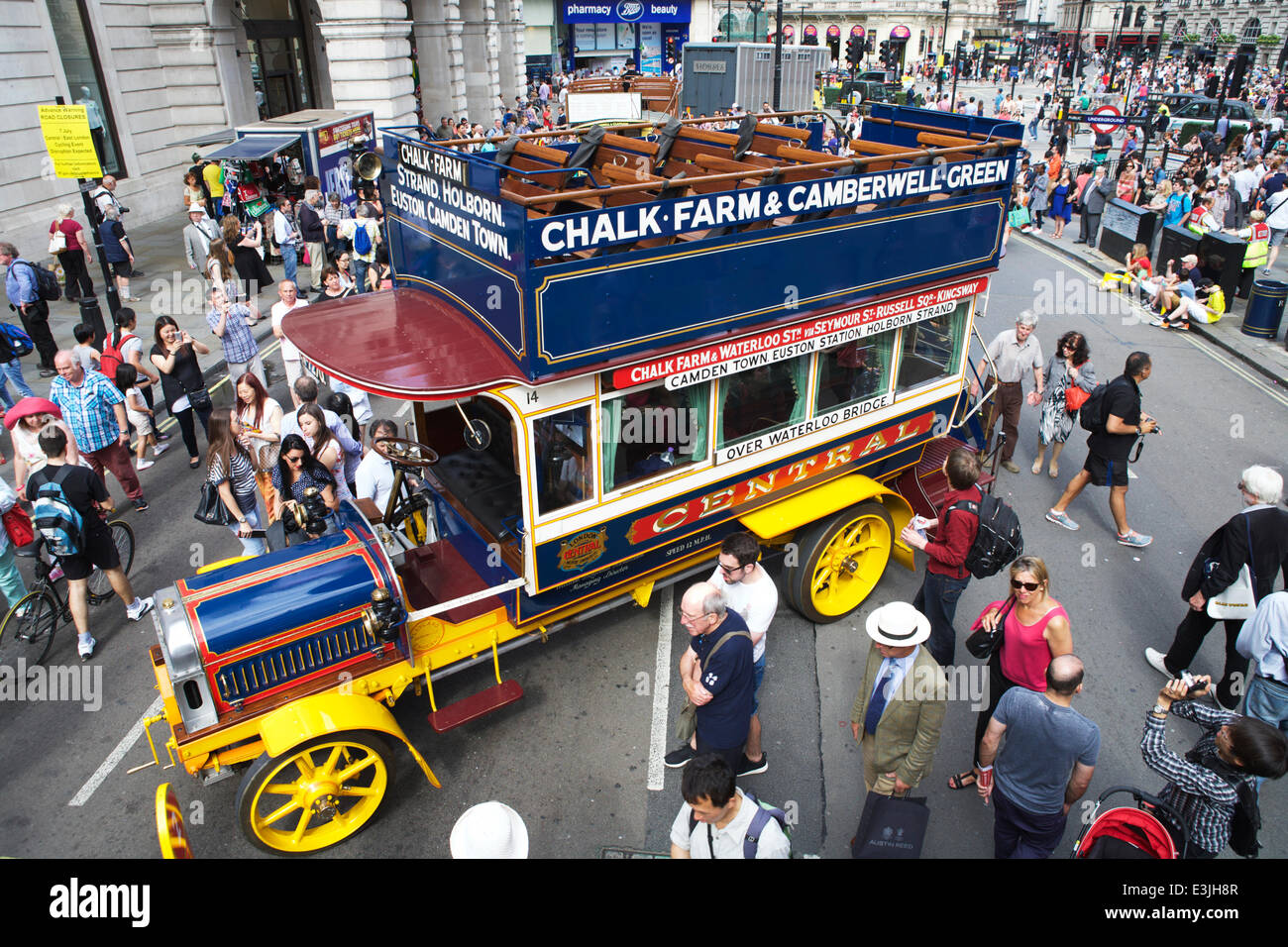 Regent Street, Londra, Regno Unito, 22nd giugno 2014. Il 2014 è l'anno dell'autobus: Per festeggiare questo evento, Regent Street è diventata senza traffico e ha ospitato gli iconici autobus utilizzati a Londra dal 1829 ad oggi. Il Leyland X2 Motor Bus (1908 - c1914). Il primo autobus di Londra progettato per l'uso nella capitale. 60 sono stati costruiti. Autobus vintage di Londra. Trasporto vintage. Foto Stock