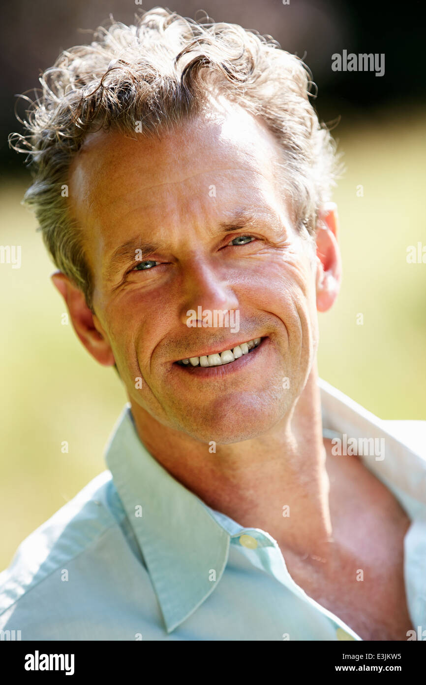 Outdoor Ritratto di uomo di mezza età Foto Stock