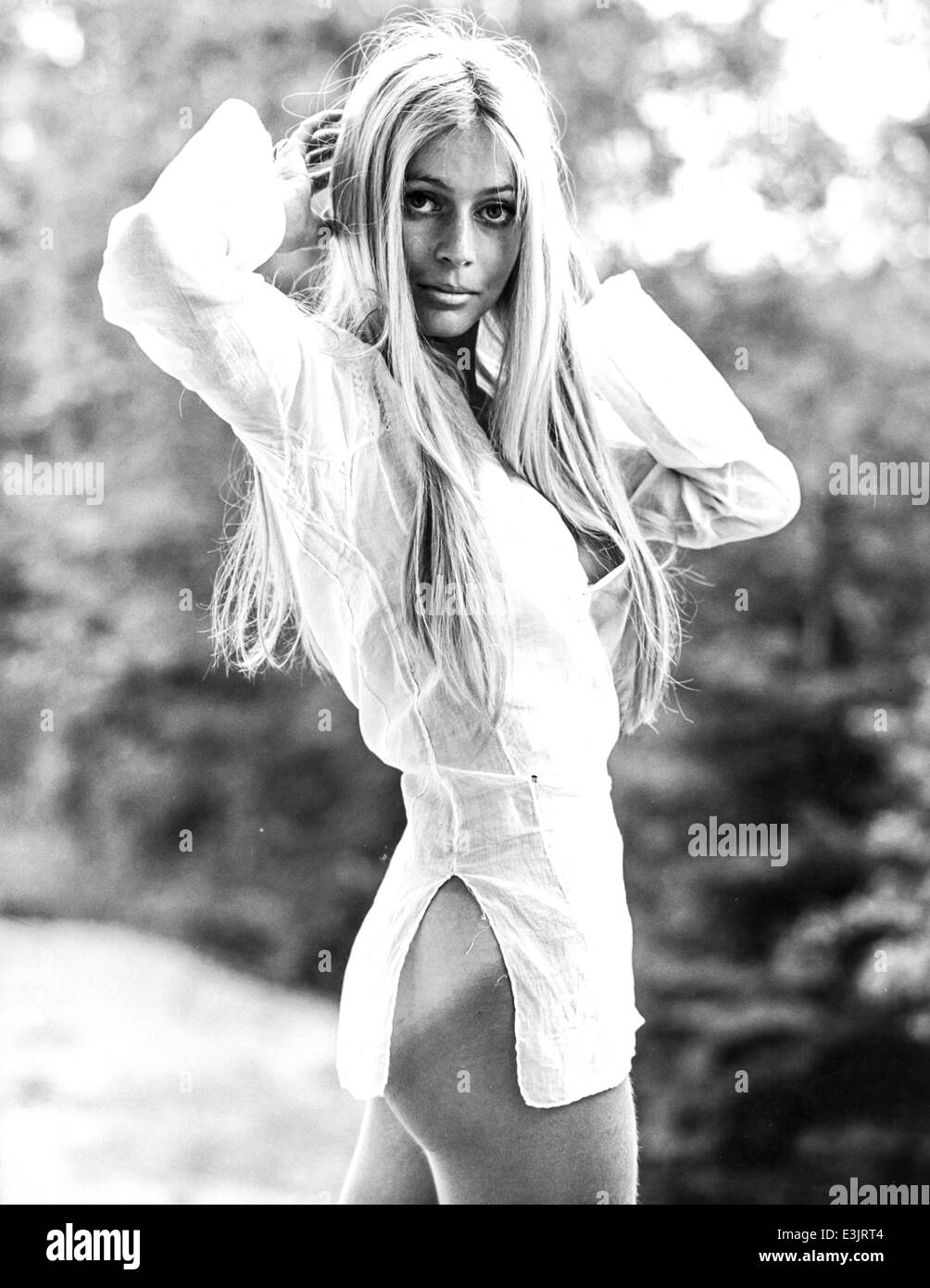 A partire dagli anni settanta stile,giovane donna durina un servizio fotografico Foto Stock