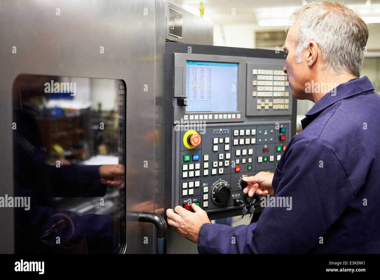 Ingegnere Informatico operativo tornio controllato Foto Stock