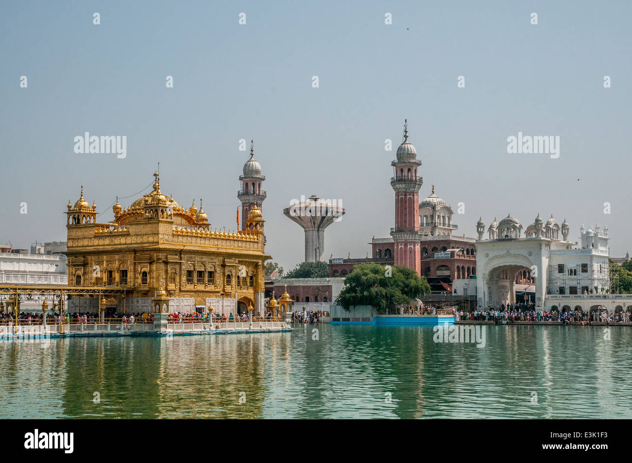 Tempio d'oro di Amritsar, provincia del Punjab, India. Questo tempio è il luogo più sacro della religione sikh Foto Stock