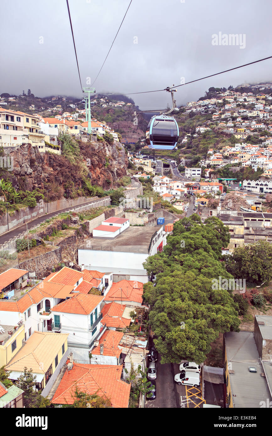 Vista dal Monte funivia alla città di Funchal in Madeira da notte. Funchal, Madeita Isola, Portogallo Foto Stock