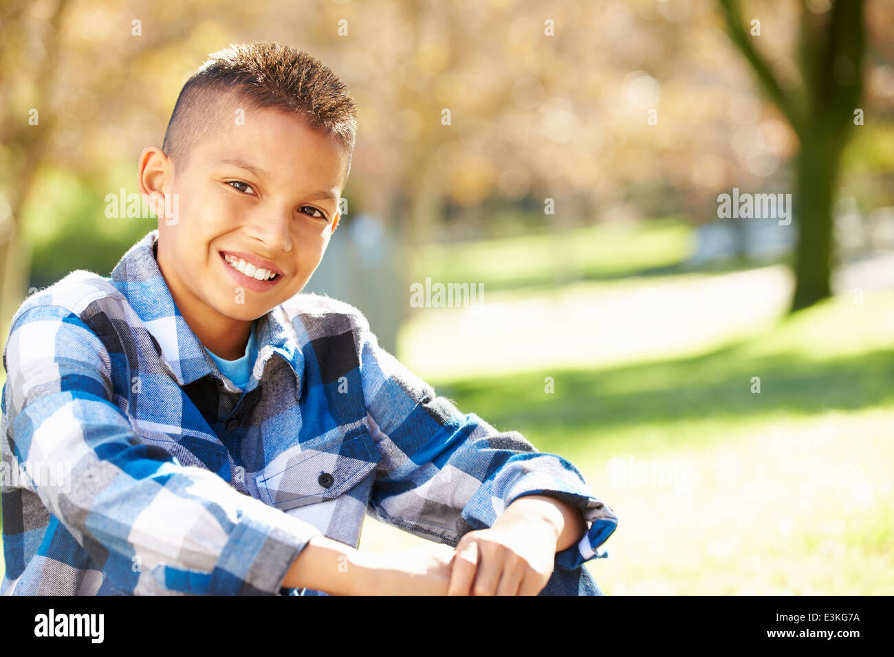 Ritratto di ragazzo di ispanici in campagna Foto Stock