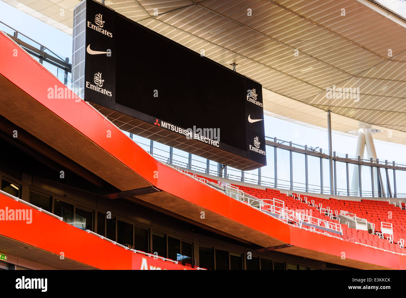 Mitsubishi Electric scoreboard presso lo stadio Emirates dell'Arsenal Football Club Foto Stock