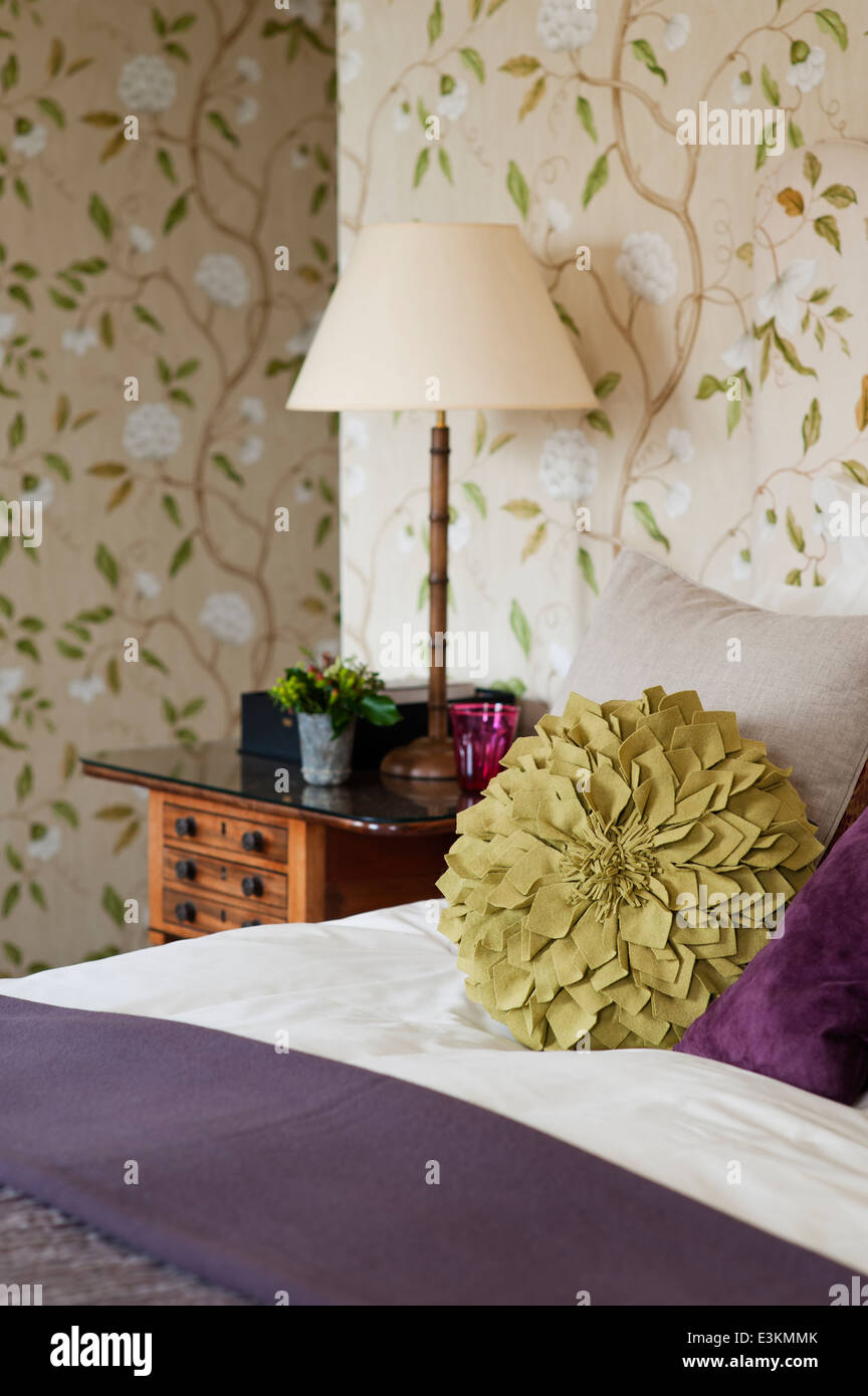 John Lewis 3d Cuscino Di Fiori Sul Letto In Camera Da Letto