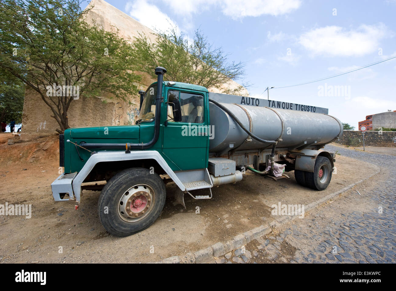 Trasporto di acqua il veicolo in Mindelo, Sao Vicente Isola, Capo Verde. Foto Stock