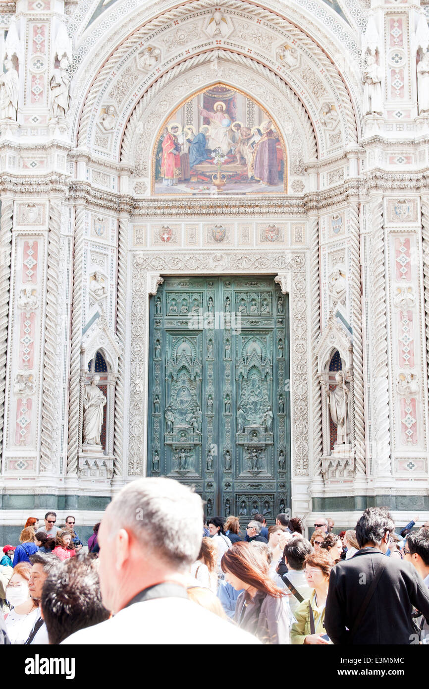 Il Duomo della porta principale, Firenze Foto Stock