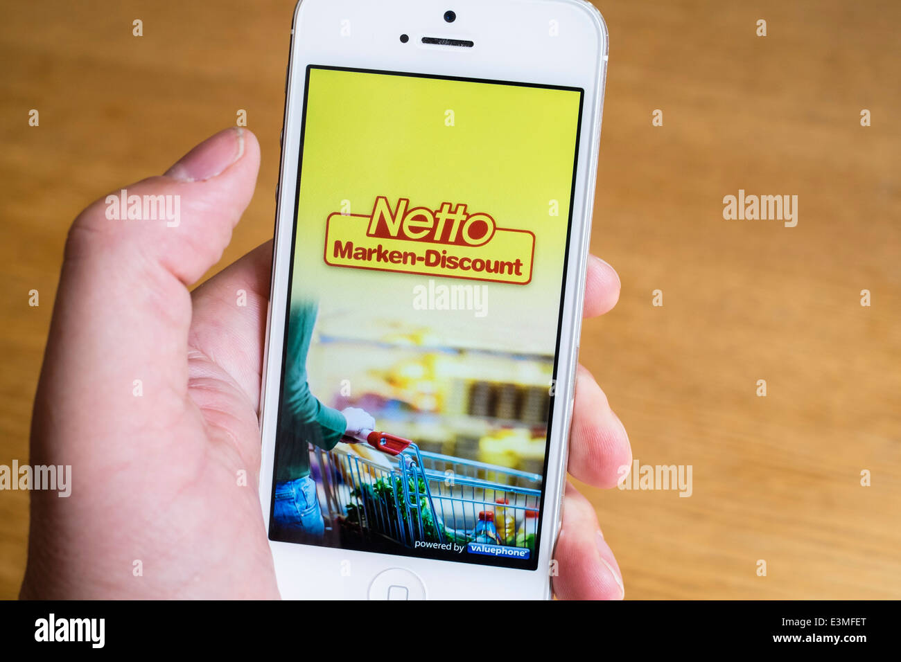 Dettaglio del supermercato discount supermercato online shop app su iPhone smart phone in Germania Foto Stock