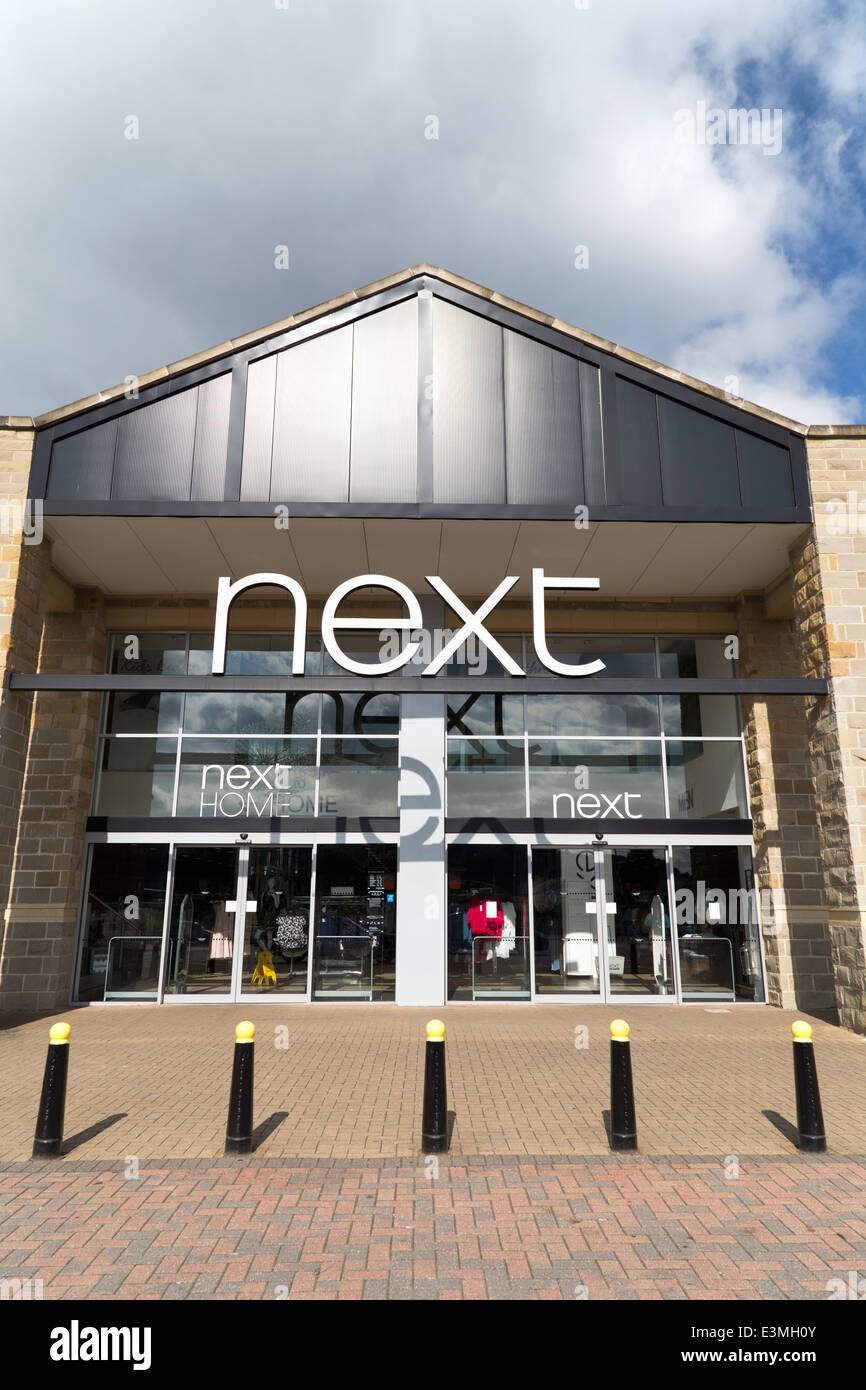 Regno Unito, Huddersfield, il grande Nord Retail Park, "Next" la facciata del negozio. Foto Stock