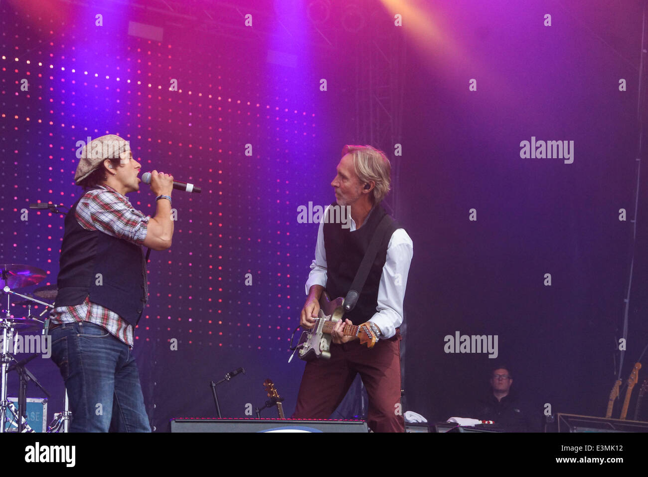 Kiel, Germania. 24nd giugno, 2014. La Band con Mike e la meccanica con Mike Rutherford anche dalla Genesi sta effettuando un credito: Björn Deutschmann/Alamy Live News Foto Stock