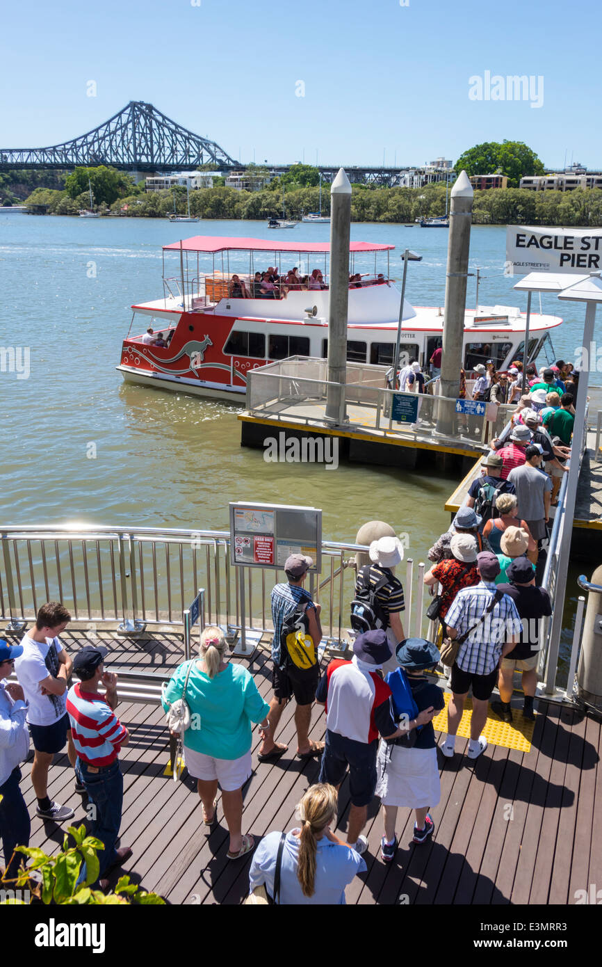 Brisbane Australia, molo di Eagle Street, fiume Brisbane, Story Bridge, linea, coda, QueenslandFerries, traghetti, TransLink, Trans link, terminal traghetti, Cityhopper, f Foto Stock