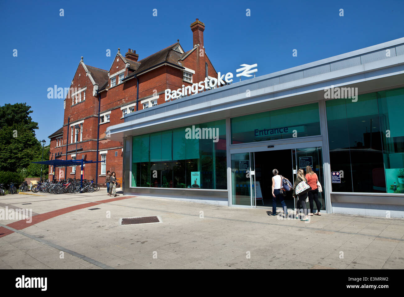 Esterno del Basingstoke trail station Foto Stock