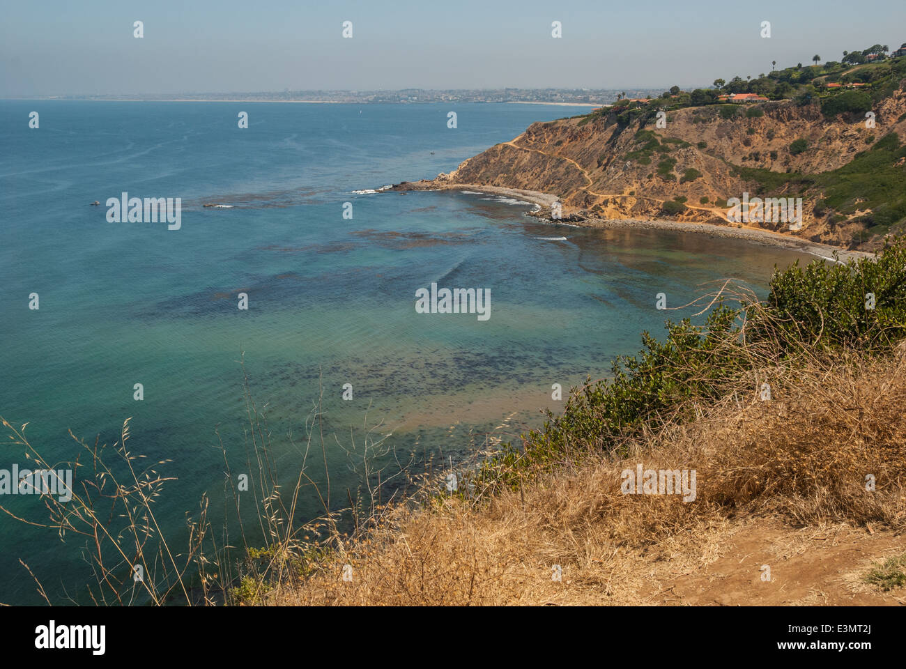Affacciato su Bluff Cove a Palos Verdes con vista verso Los Angeles e la zona costiera. Foto Stock
