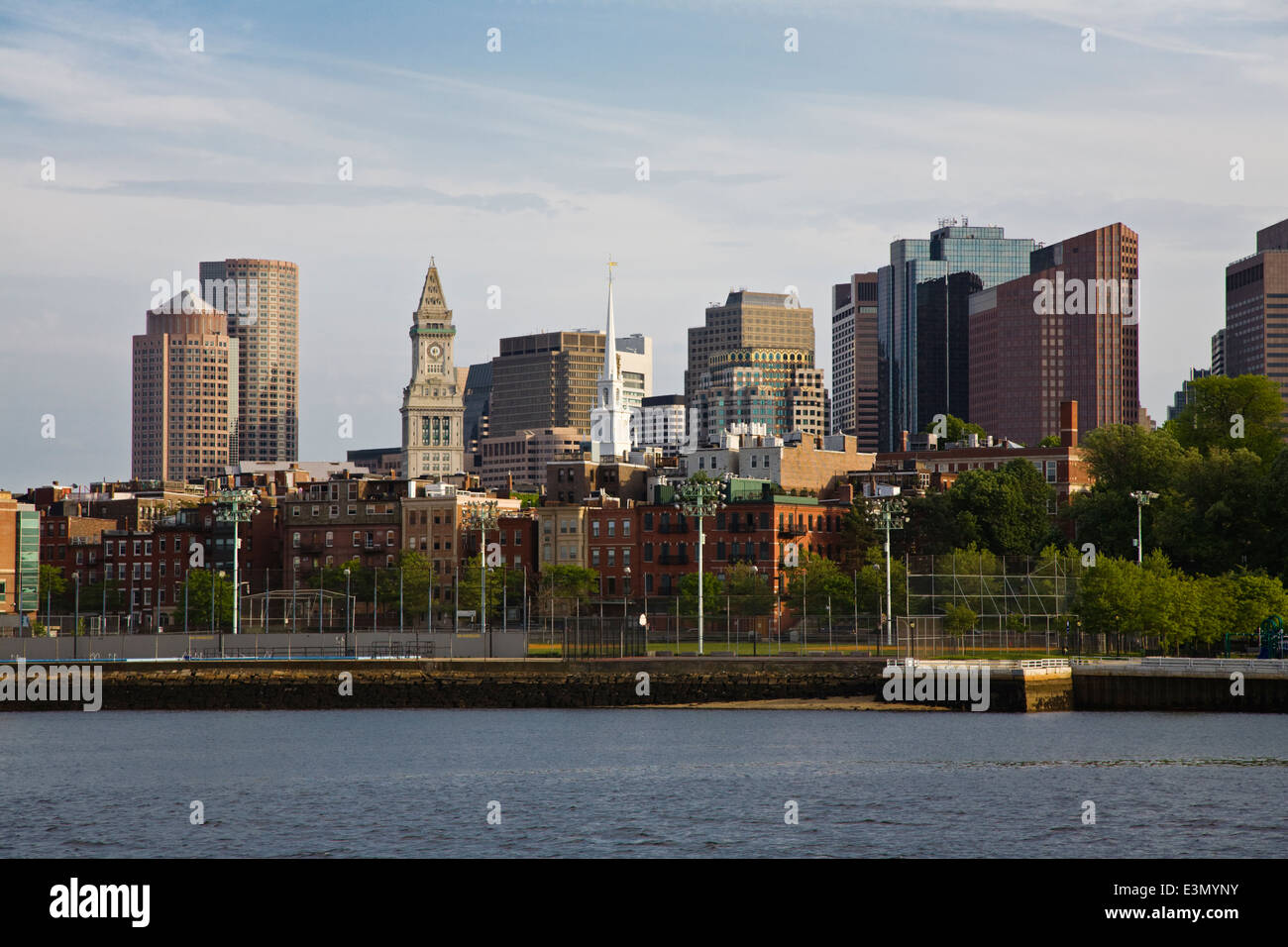 La skyline di Boston come si vede dalla Charles River - Massachusetts Foto Stock