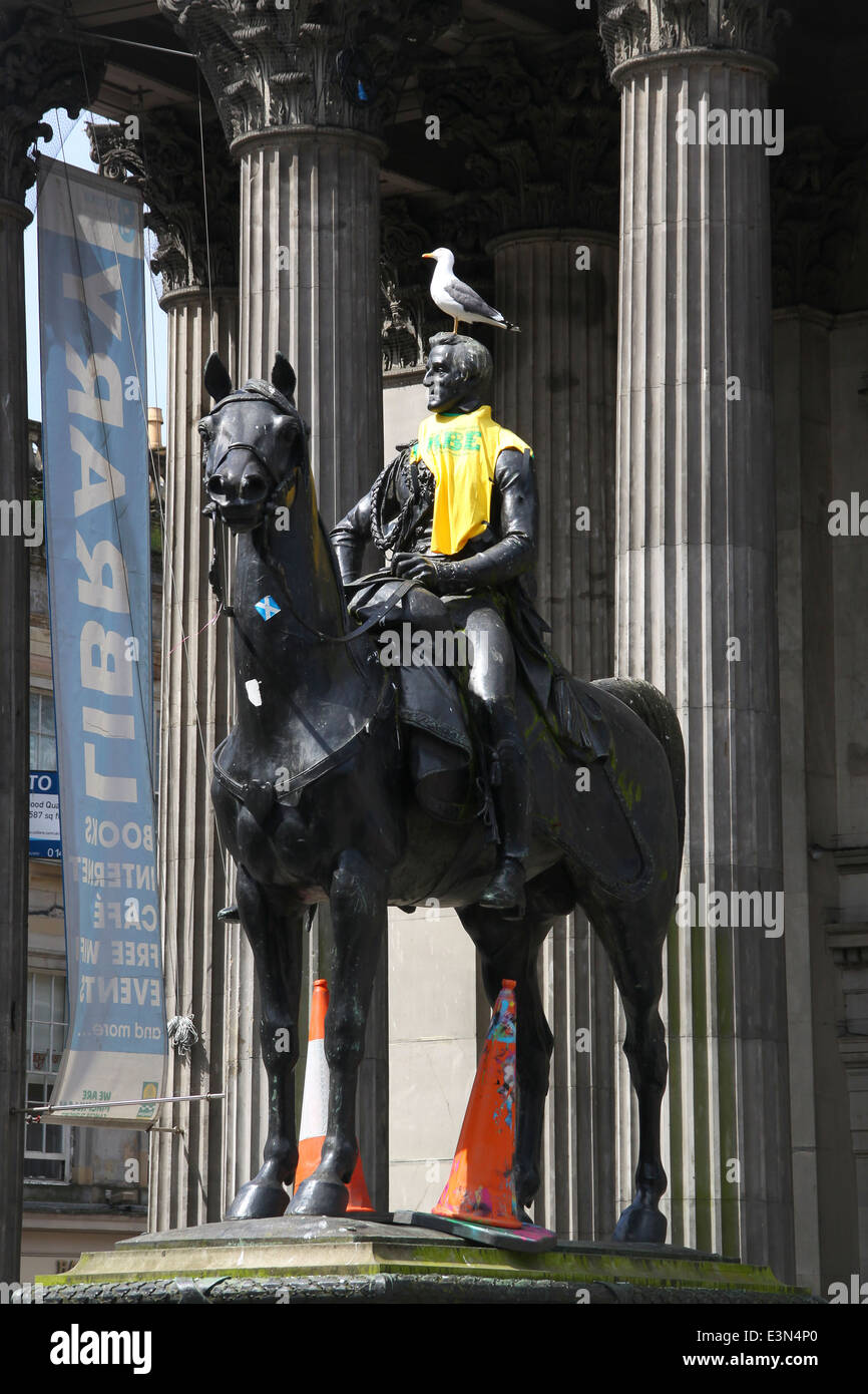Il duca di Wellington statua con chiunque ma England Football Shirt Foto Stock