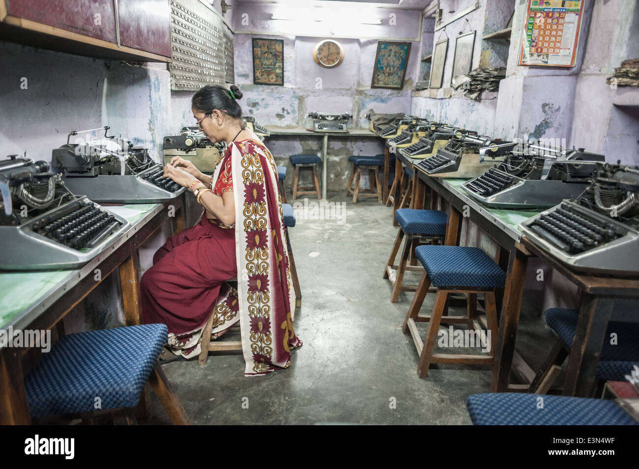 Donna indiana lerning digitando, Jodhpur, India, Asia. Foto Stock