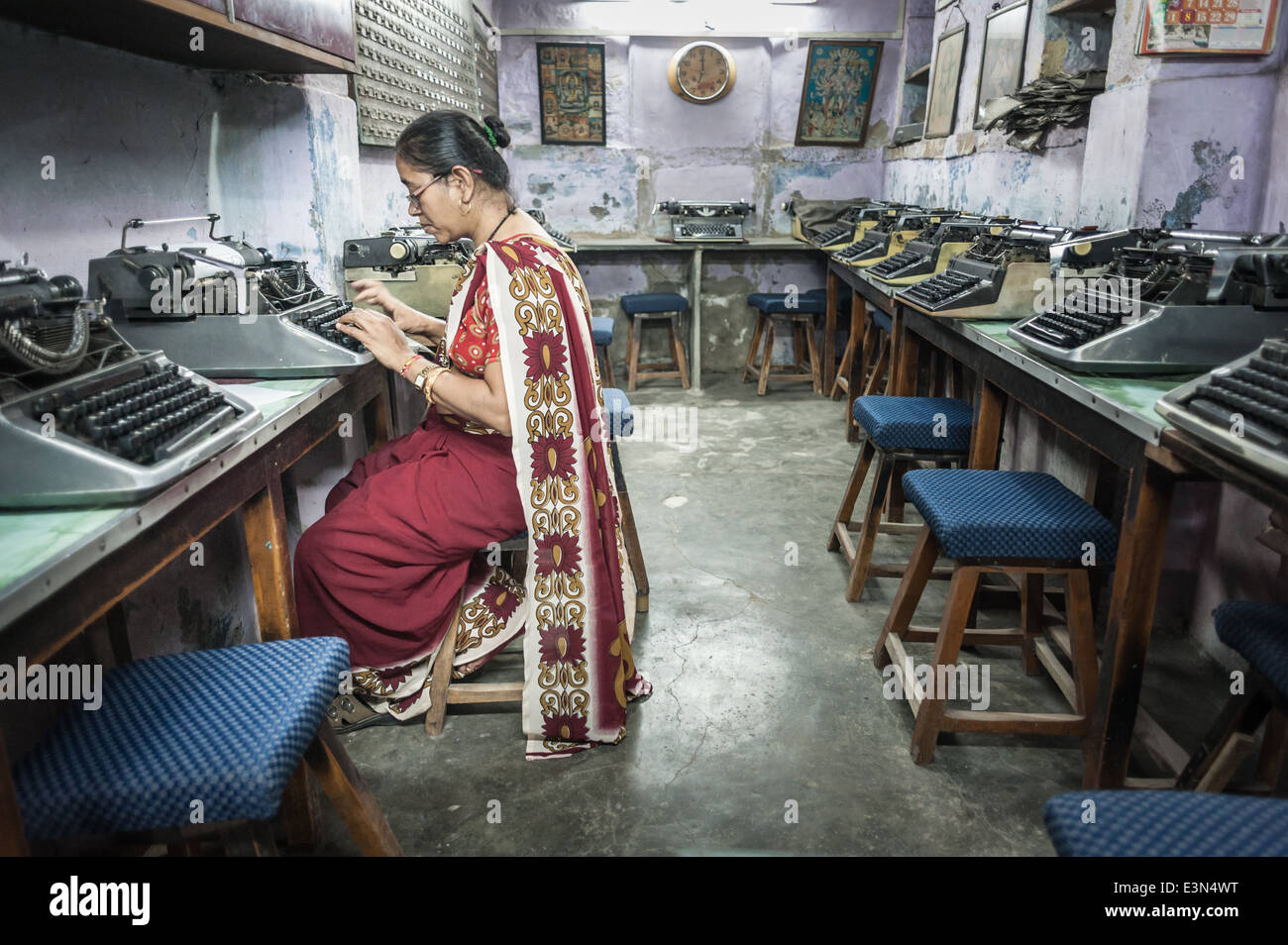 Donna indiana lerning digitando, Jodhpur, India, Asia. Foto Stock