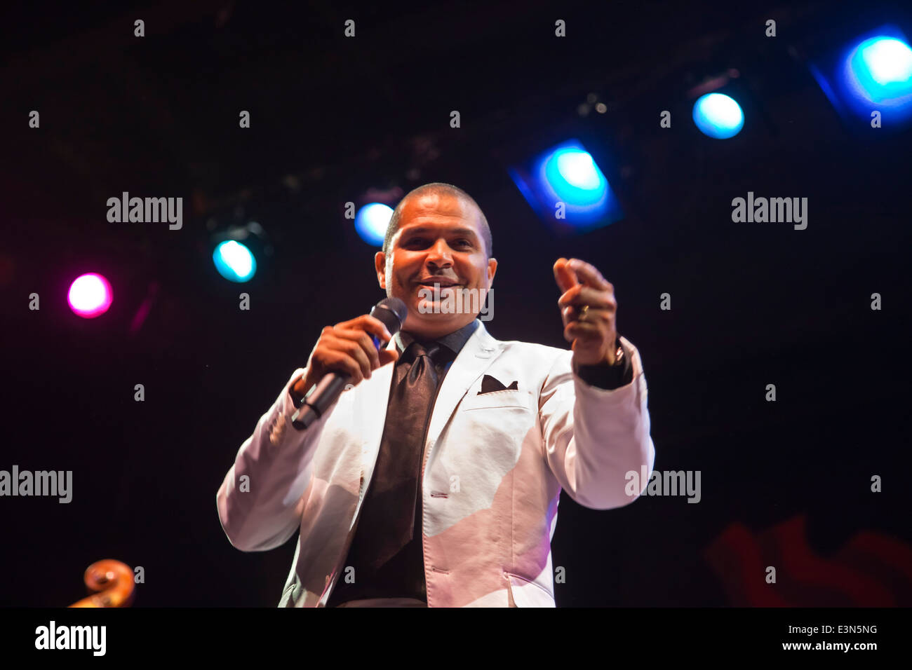 L'orchestra di Buena Vista Social Club di preforme sul Jimmy Lyons tappa al Monterey Jazz Festival - Monterey, California Foto Stock