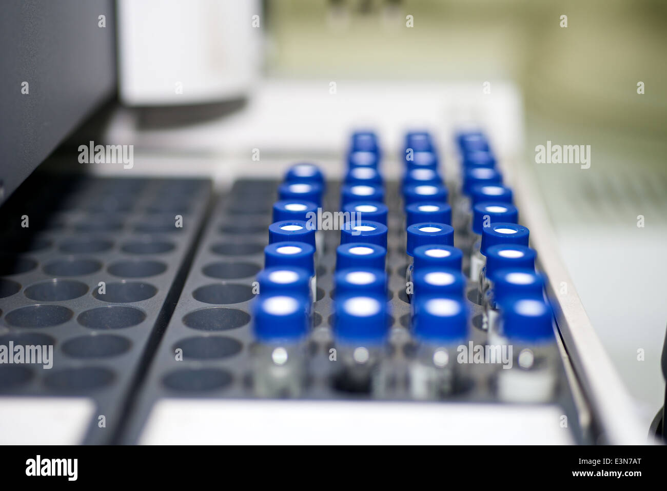 Test e tubi di campionamento in laboratorio Foto Stock