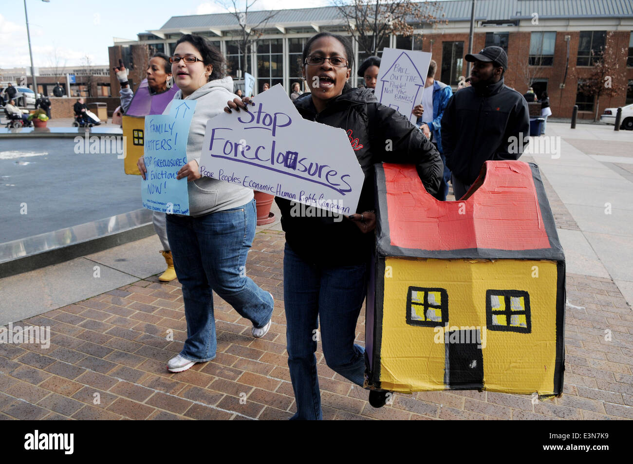 Una protesta contro la chiusura di alloggiamento nel centro della città di Philadelphia, PA. Foto Stock