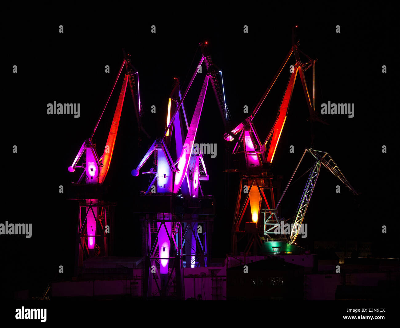 Giganti di illuminazione nel cantiere navale di Pola Foto Stock