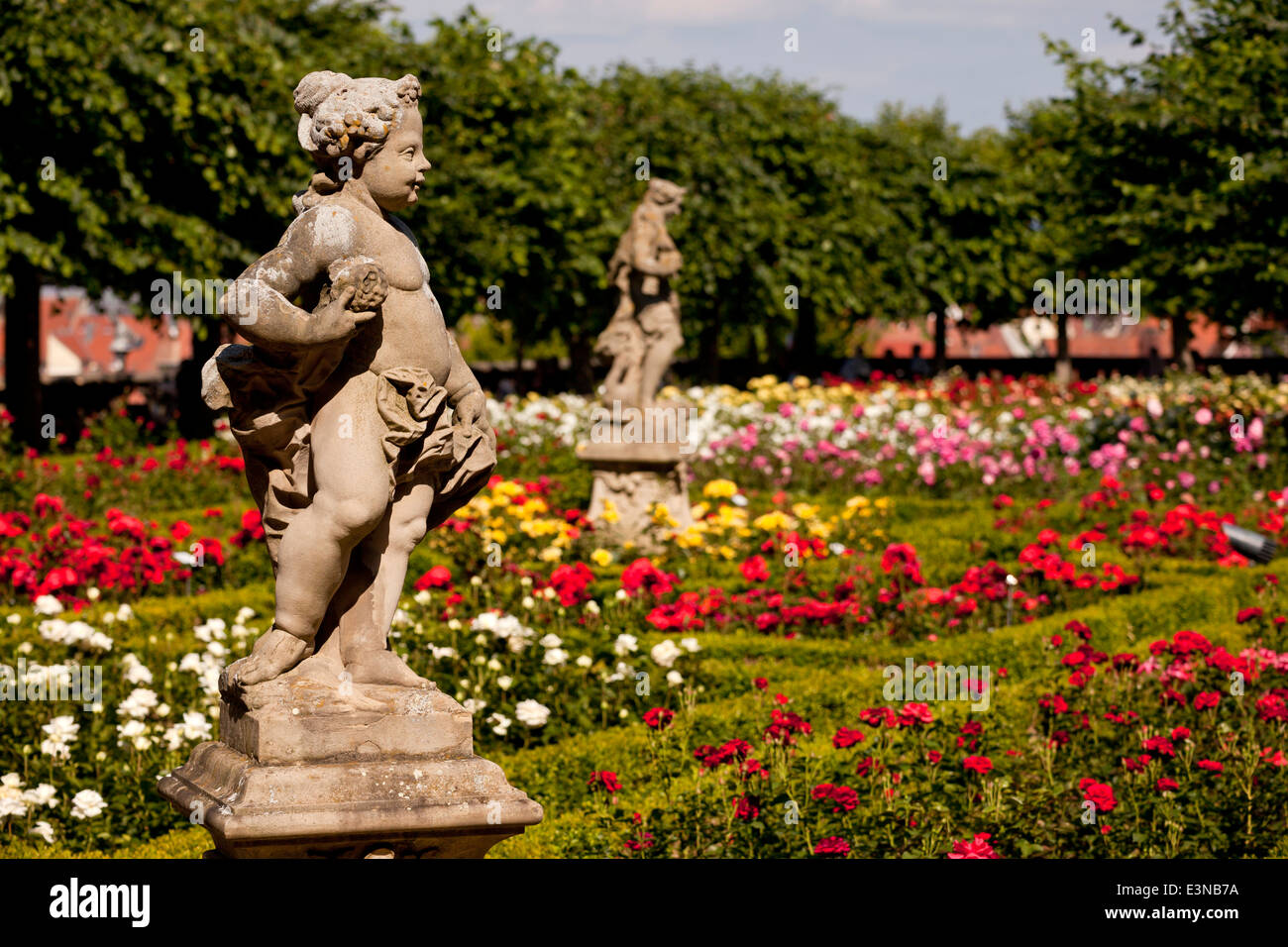 Statue della nuova residenza e il Giardino delle Rose, il centro storico di Bamberg, Alta Franconia, Baviera, Germania, Europa Foto Stock