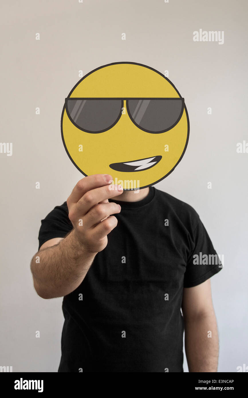 Emoticon in occhiali da sole immagini e fotografie stock ad alta  risoluzione - Alamy