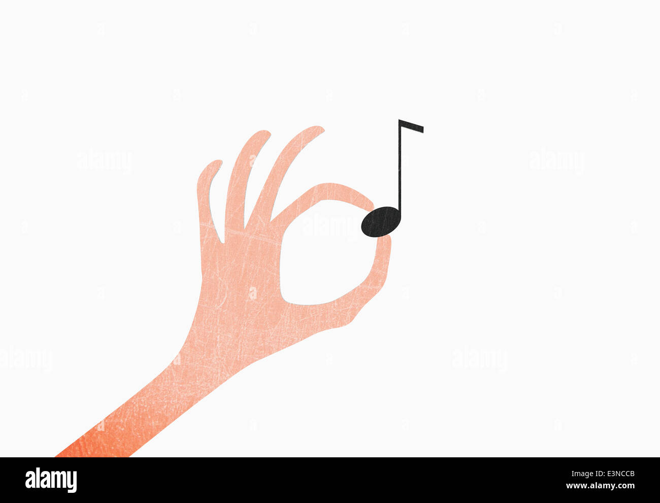 Mano che tiene nota musicale contro uno sfondo bianco Foto Stock