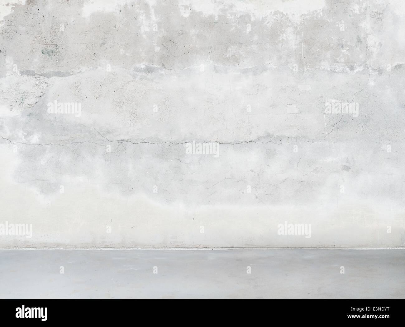 Scala sulla parete di cemento, sito in costruzione. Foto Stock