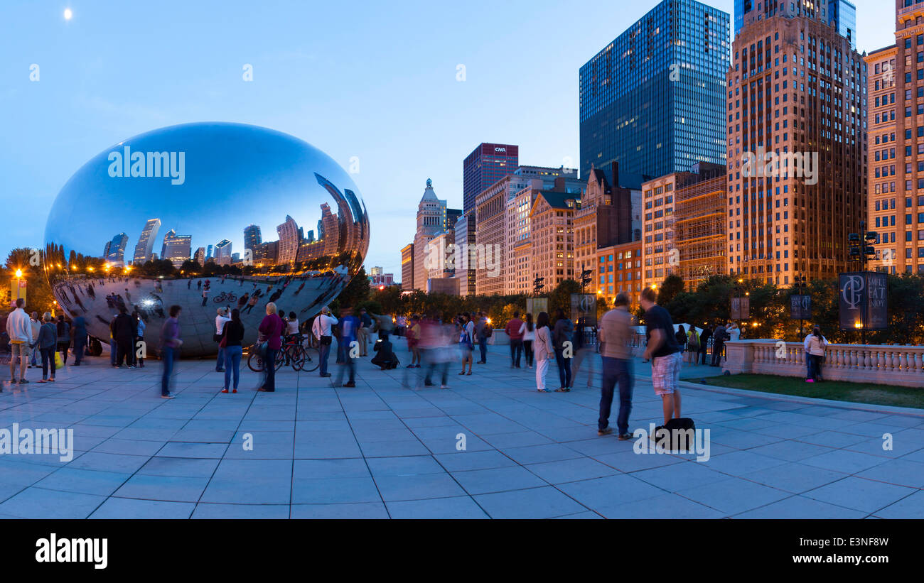 Cloud Gate scultura in Millennium Park di Chicago, Illinois, Stati Uniti d'America Foto Stock