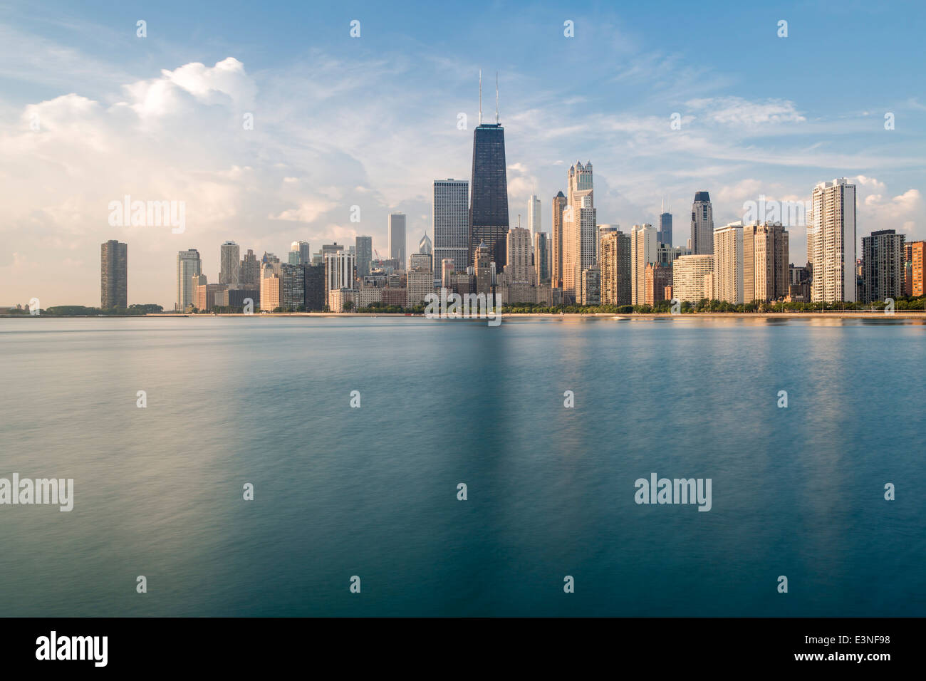 Skyline della città e del lago Michigan, Chicago, Illinois, Stati Uniti d'America Foto Stock