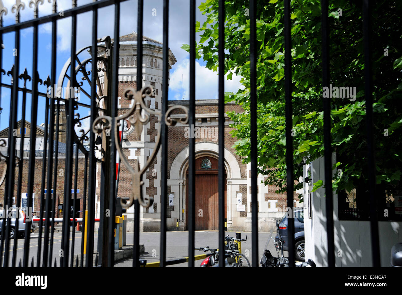 La sua prigione Majestys Assenzio frega a East Acton nel quartiere londinese di Hammersmith e Fulham Foto Stock