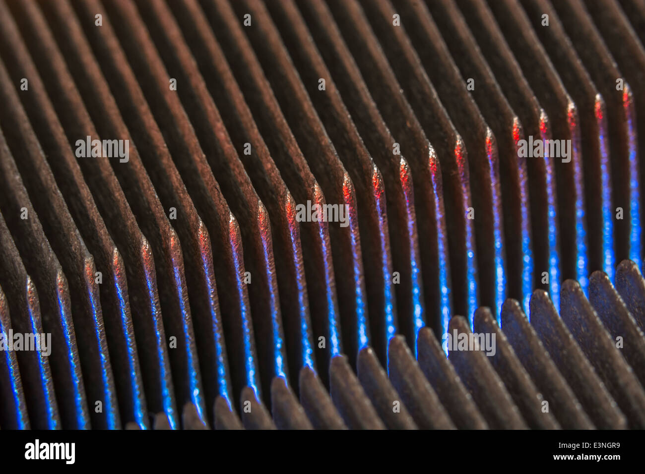 Macro-fotografia che mostra le alette di raffreddamento di un PC il raffreddamento della CPU (fan) unità. Per la messa a fuoco info vedere 'Descrizione'. Foto Stock