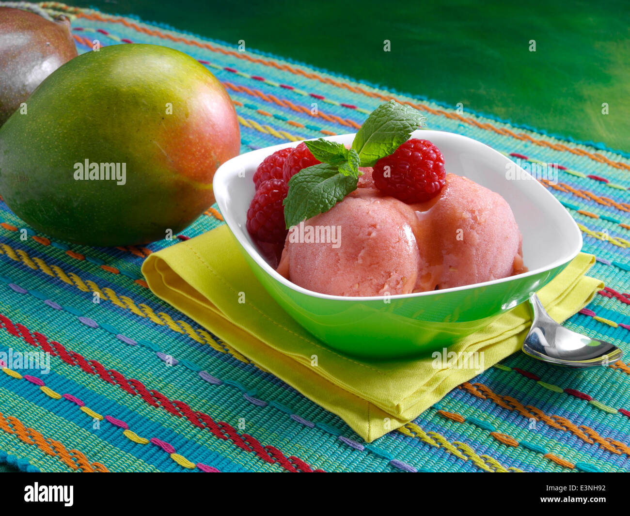 Mango sorbetto al lampone Foto Stock