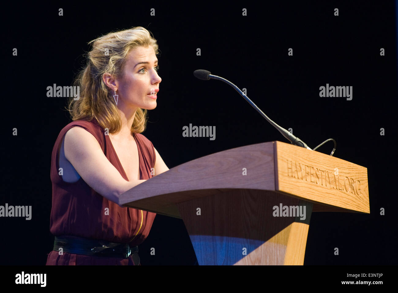 Lisa Dwan lettura a lettere evento Live at Hay Festival 2014 ©Jeff Morgan Foto Stock