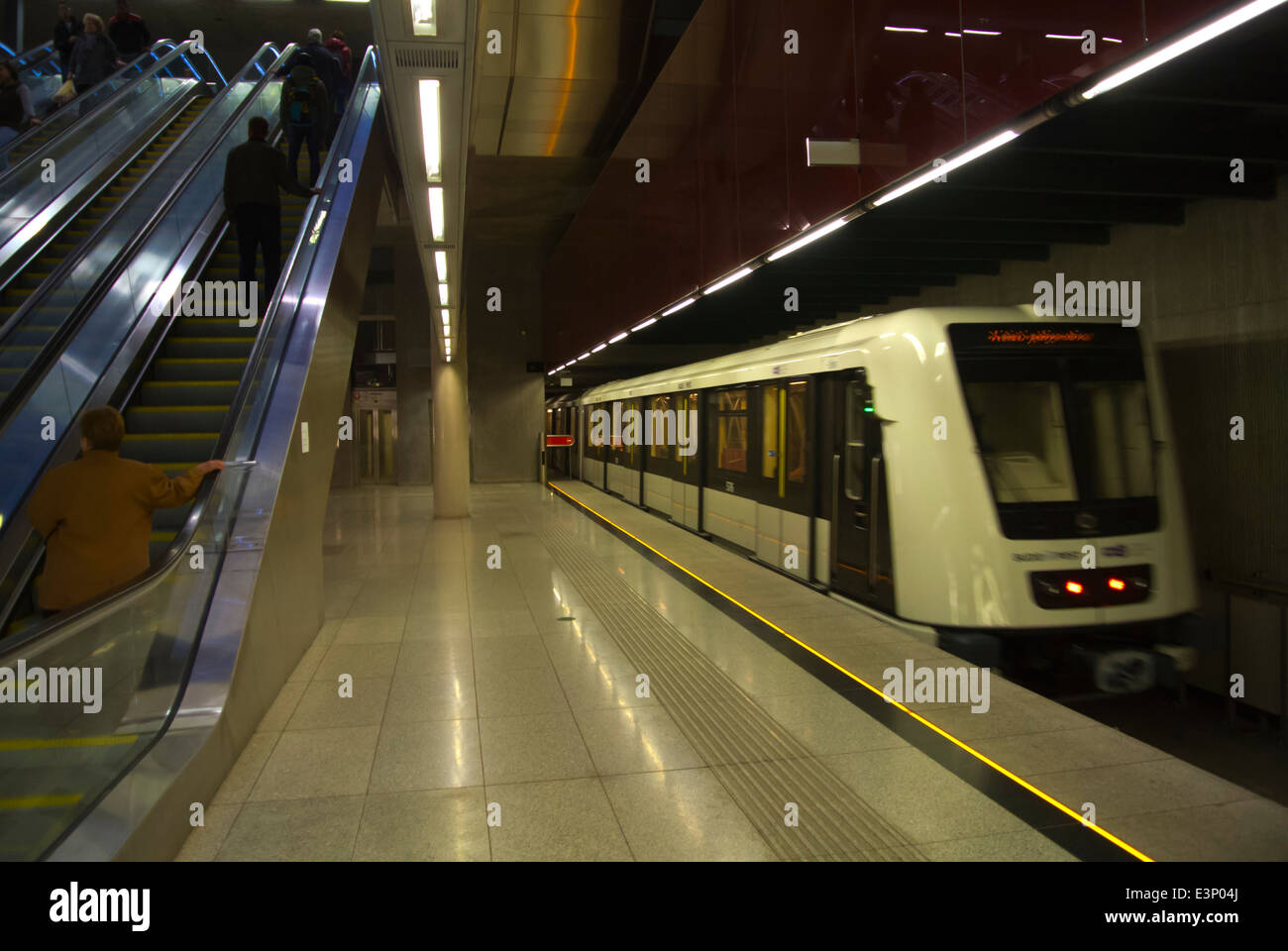 La linea 4 della metropolitana M4 interno della stazione, Rakoczi ter, quartiere Jozsefvaros, Budapest, Ungheria, Europa Foto Stock