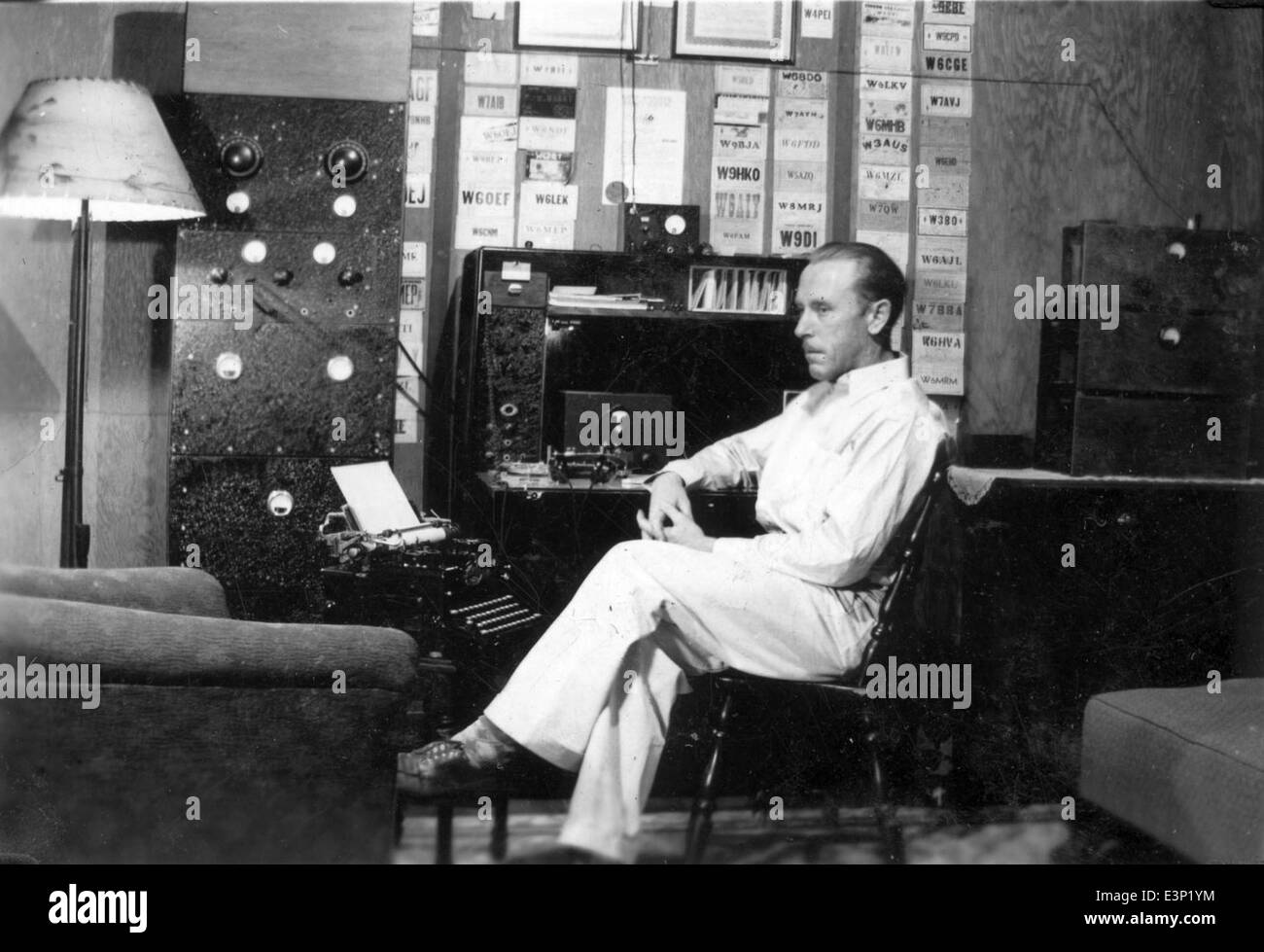 Questa voce si riferisce a un operatore radio HAM associato all'identificatore AL61A-127. È necessario un ulteriore contesto per identificare completamente l'operatore o l'attività associata a questo segnale di chiamata. Foto Stock